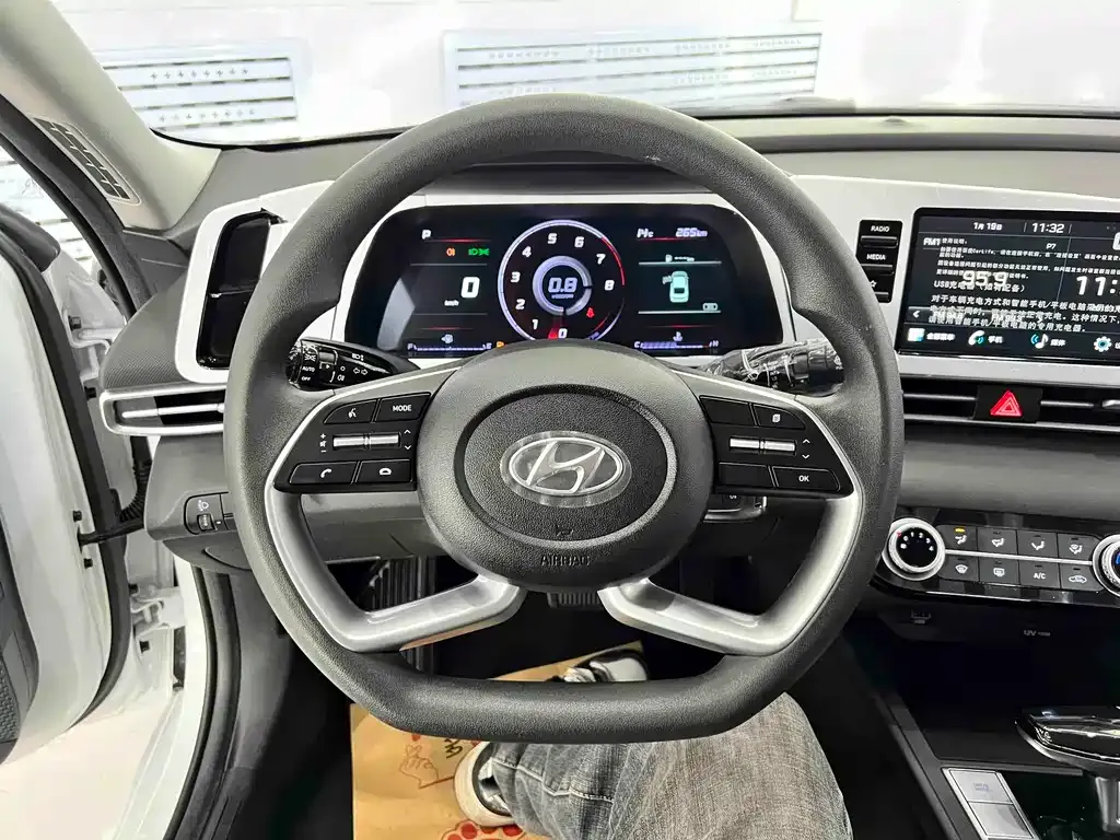 Hyundai Elantra — фото 10