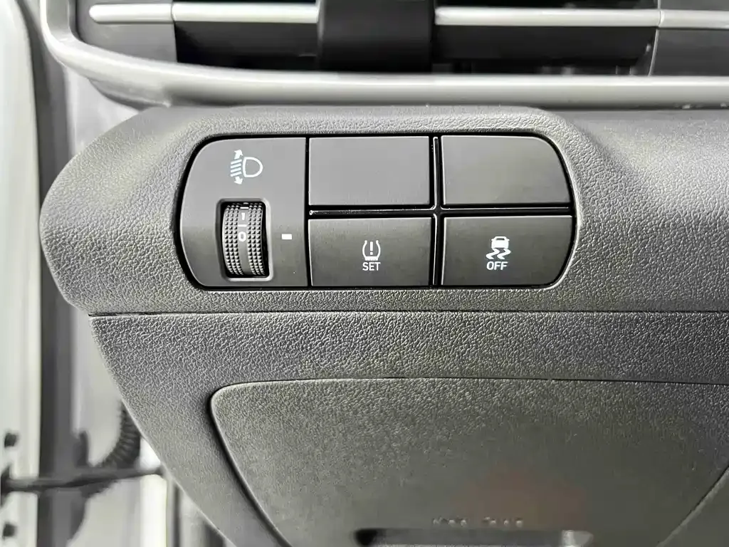 Hyundai Elantra — фото 8