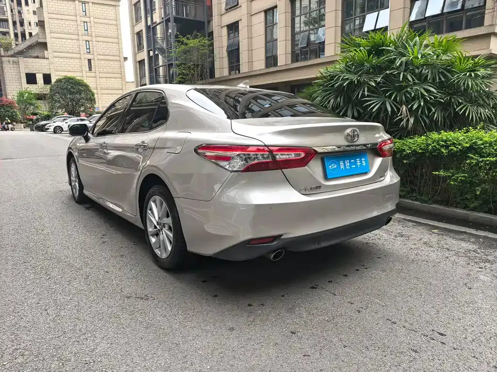 Toyota Camry — фото 6