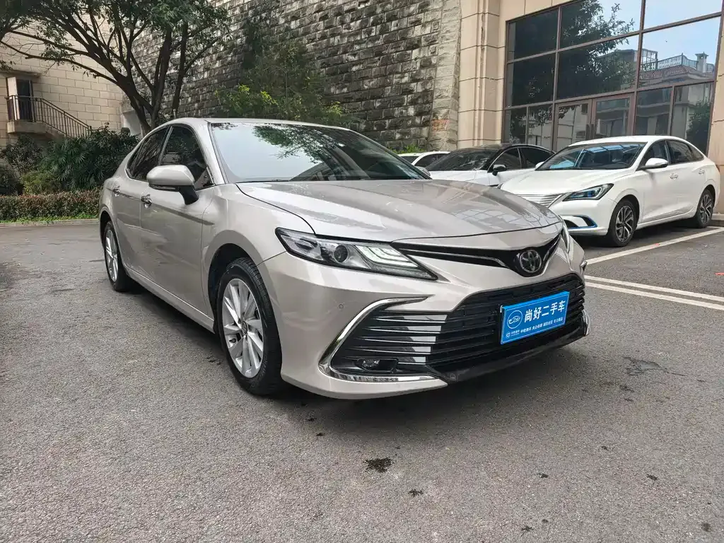 Toyota Camry — фото 3