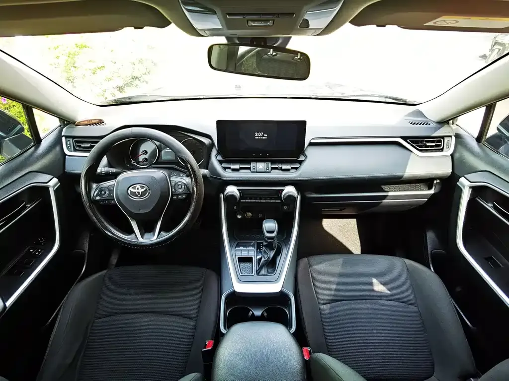 Toyota RAV4 — фото 6