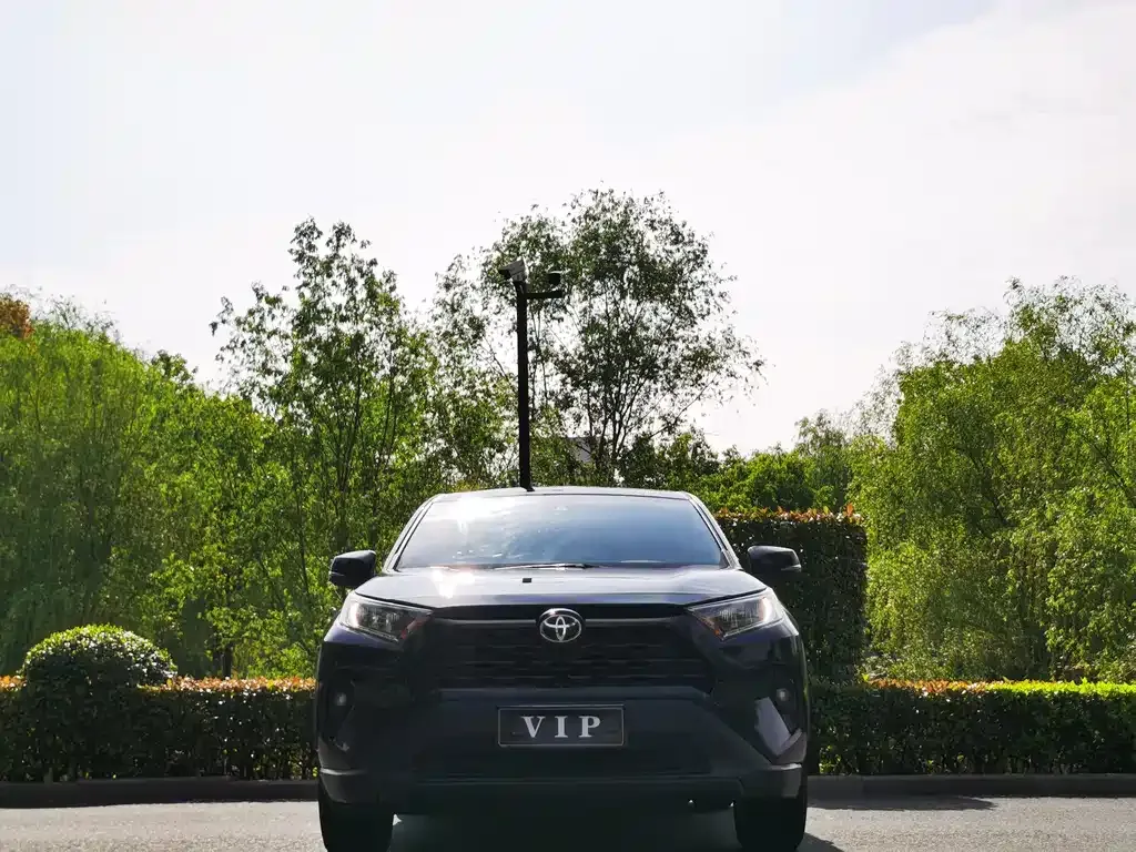 Toyota RAV4 — фото 9