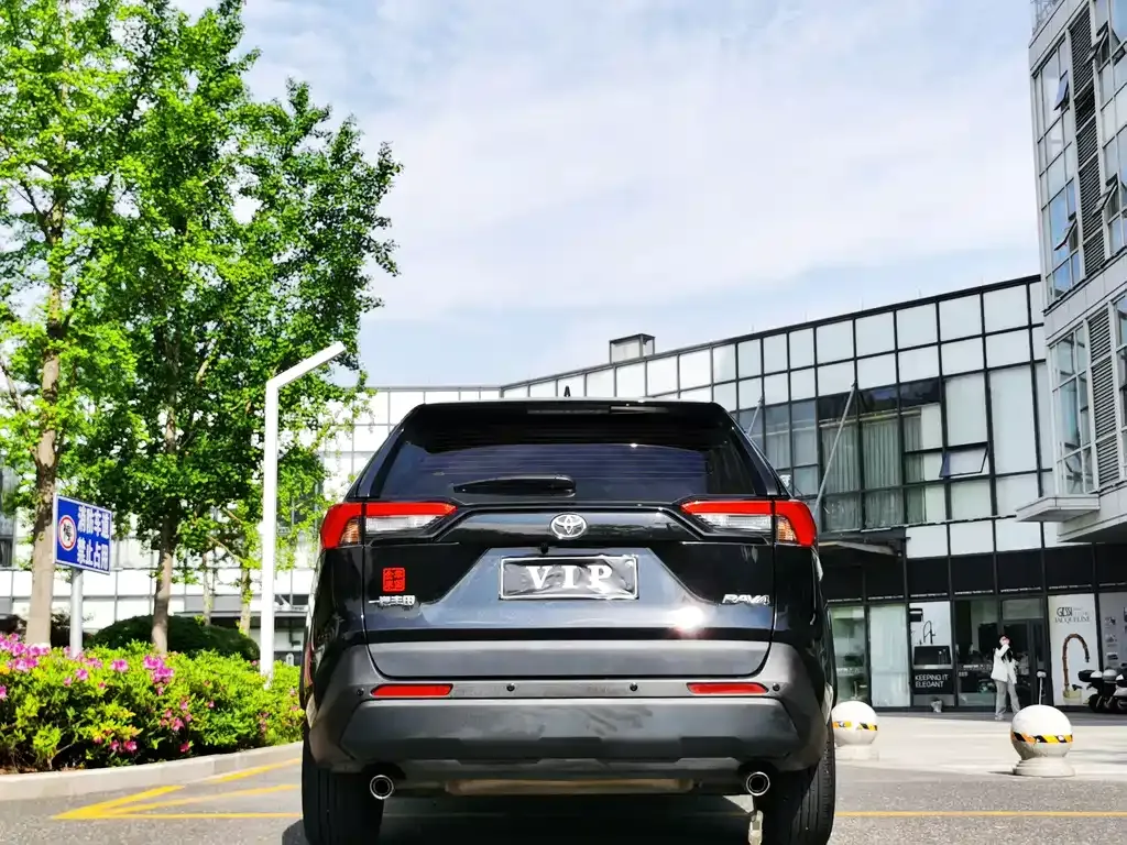Toyota RAV4 — фото 5