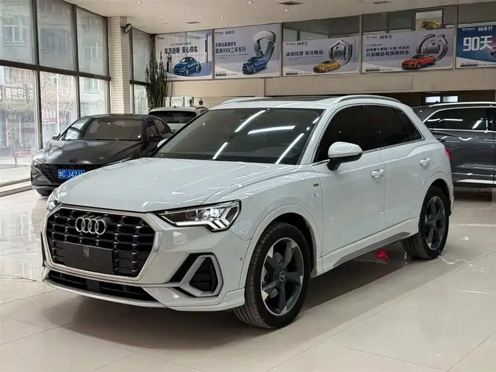Audi Q3 — фото 1