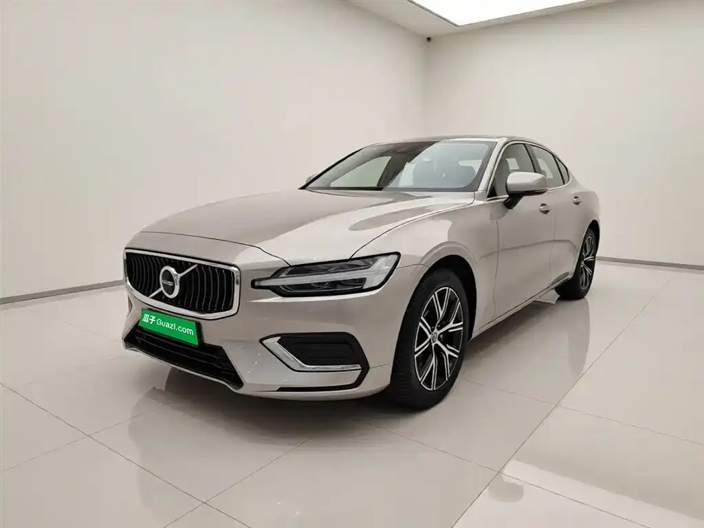 Volvo S60 — фото 1