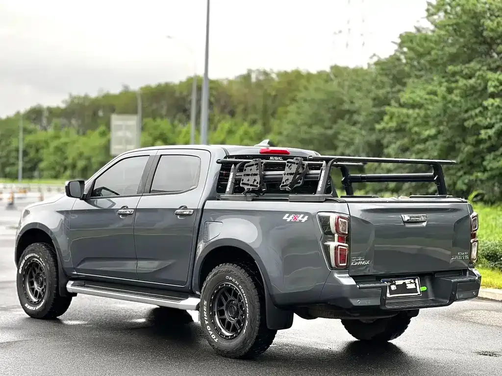 Isuzu D-MAX — фото 7