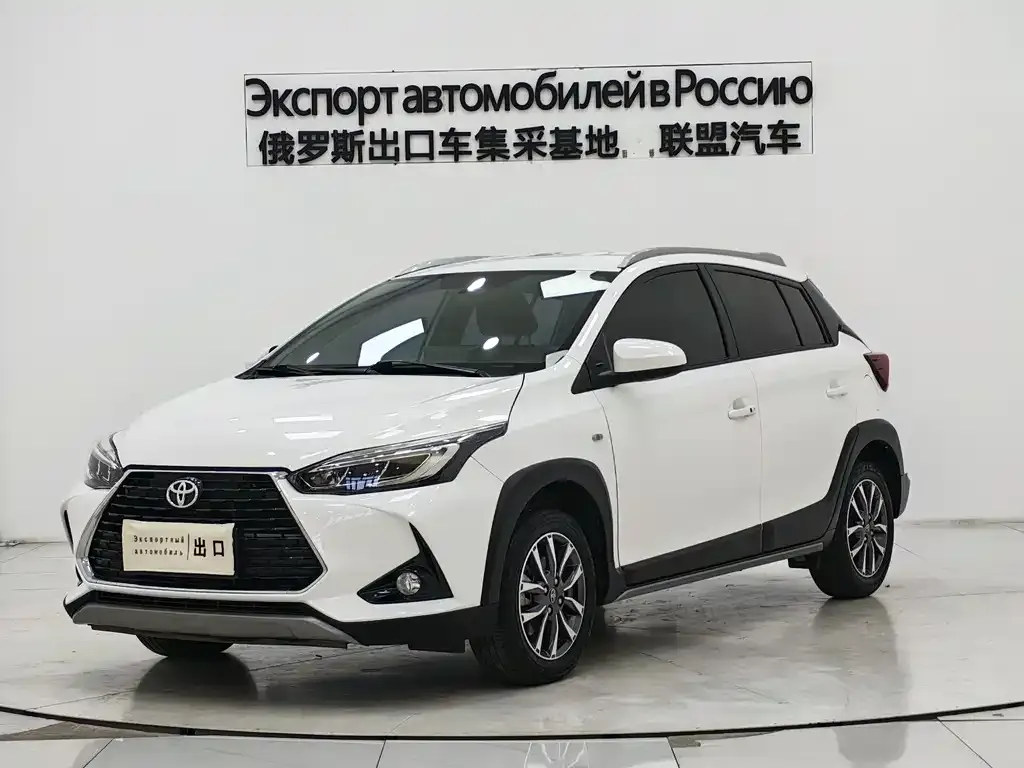 Toyota Yaris L — фото 1