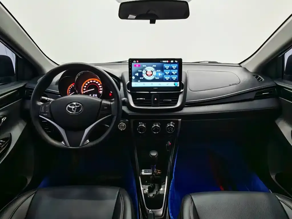 Toyota Yaris L — фото 9