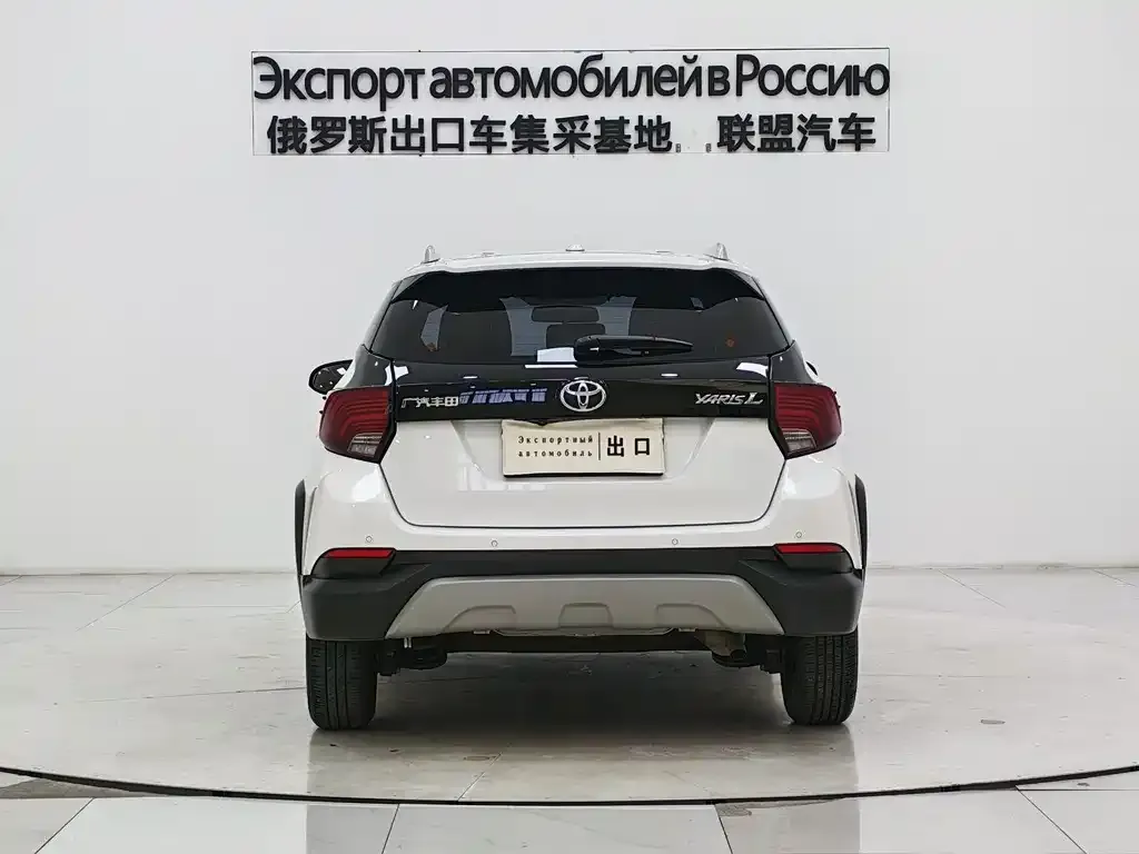 Toyota Yaris L — фото 2