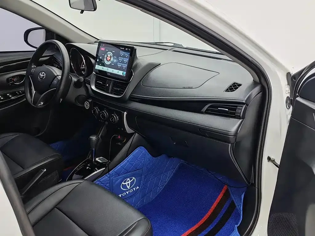 Toyota Yaris L — фото 6