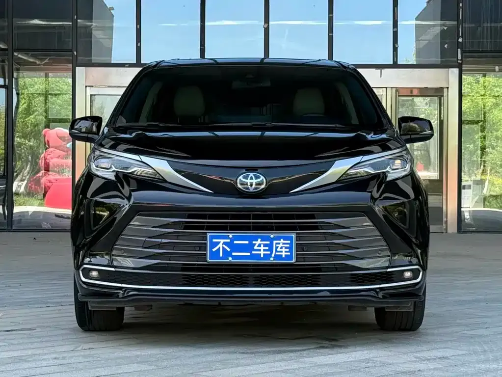 Toyota Sienna — фото 5