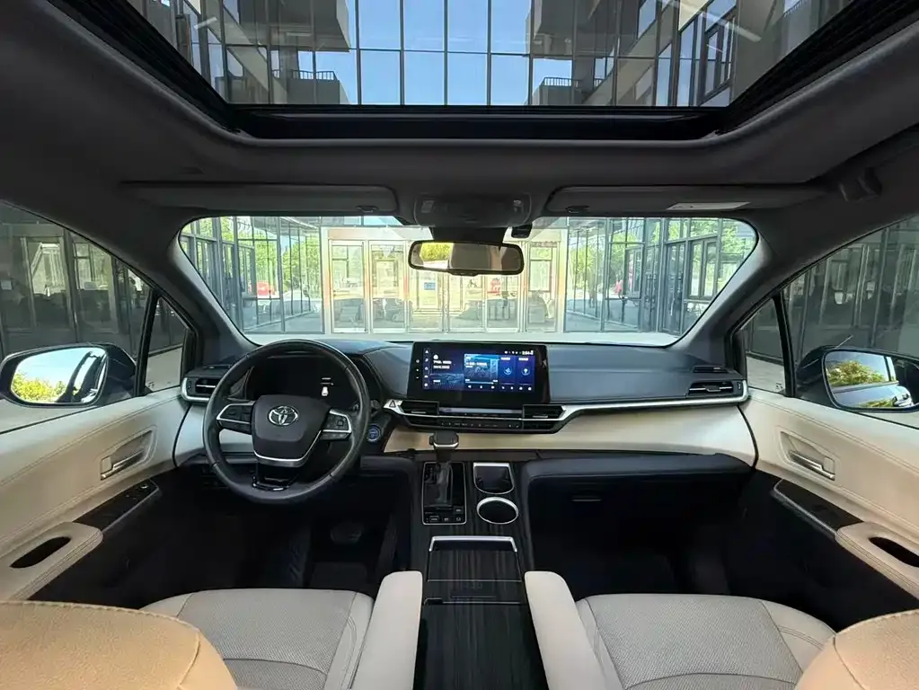 Toyota Sienna — фото 2