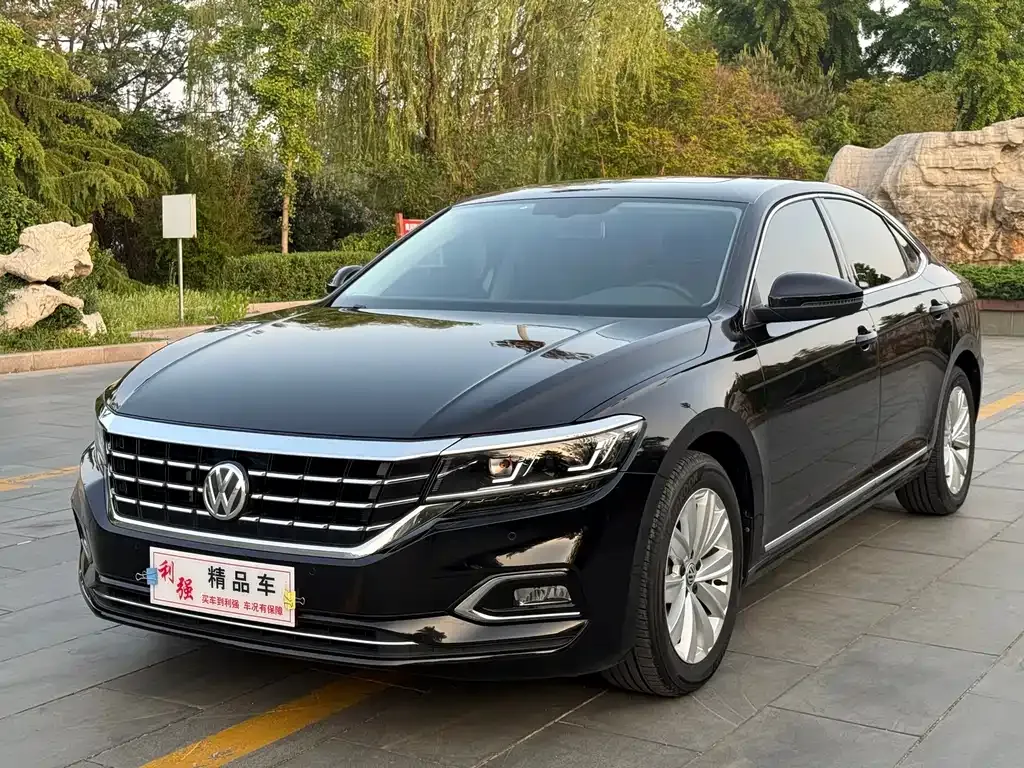 Volkswagen Passat — фото 1