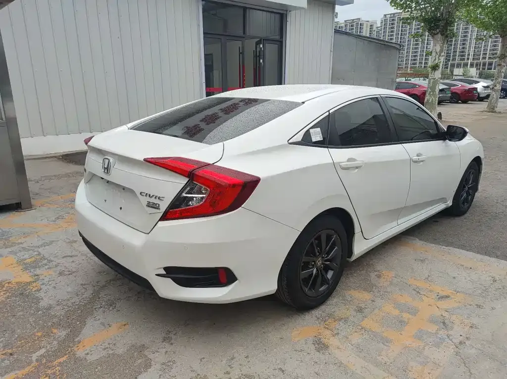 Honda Civic — фото 10