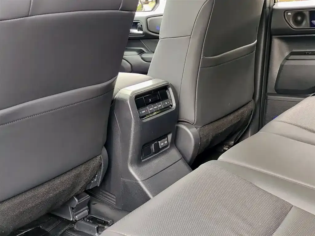 Toyota Prado — фото 2