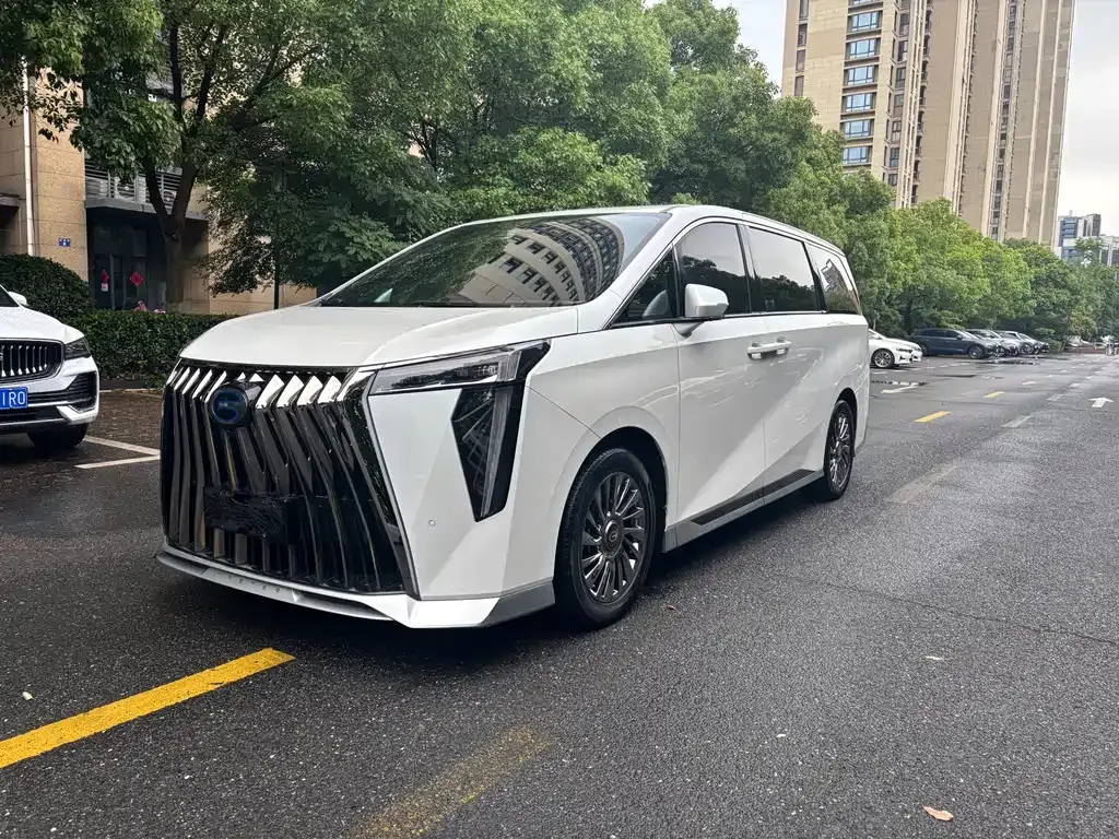 GAC Motor Trumpchi M8 — фото 1