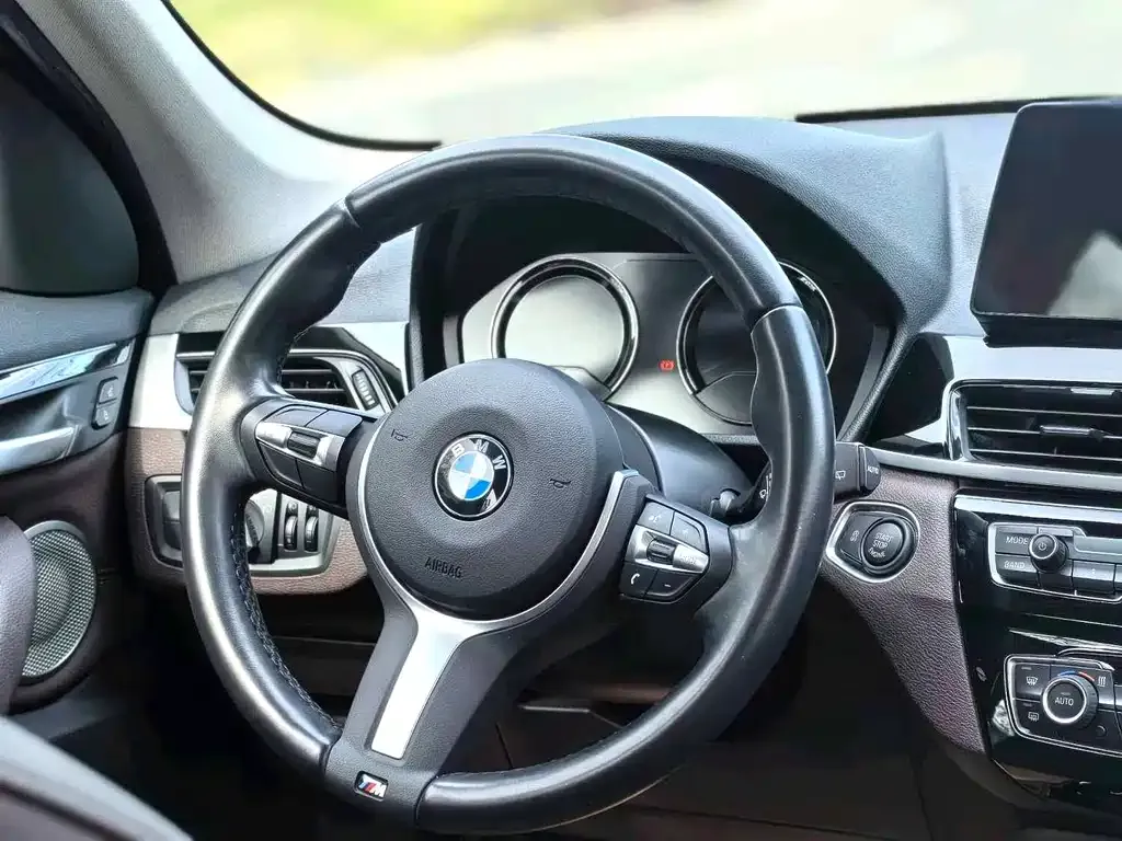 BMW X1 — фото 9