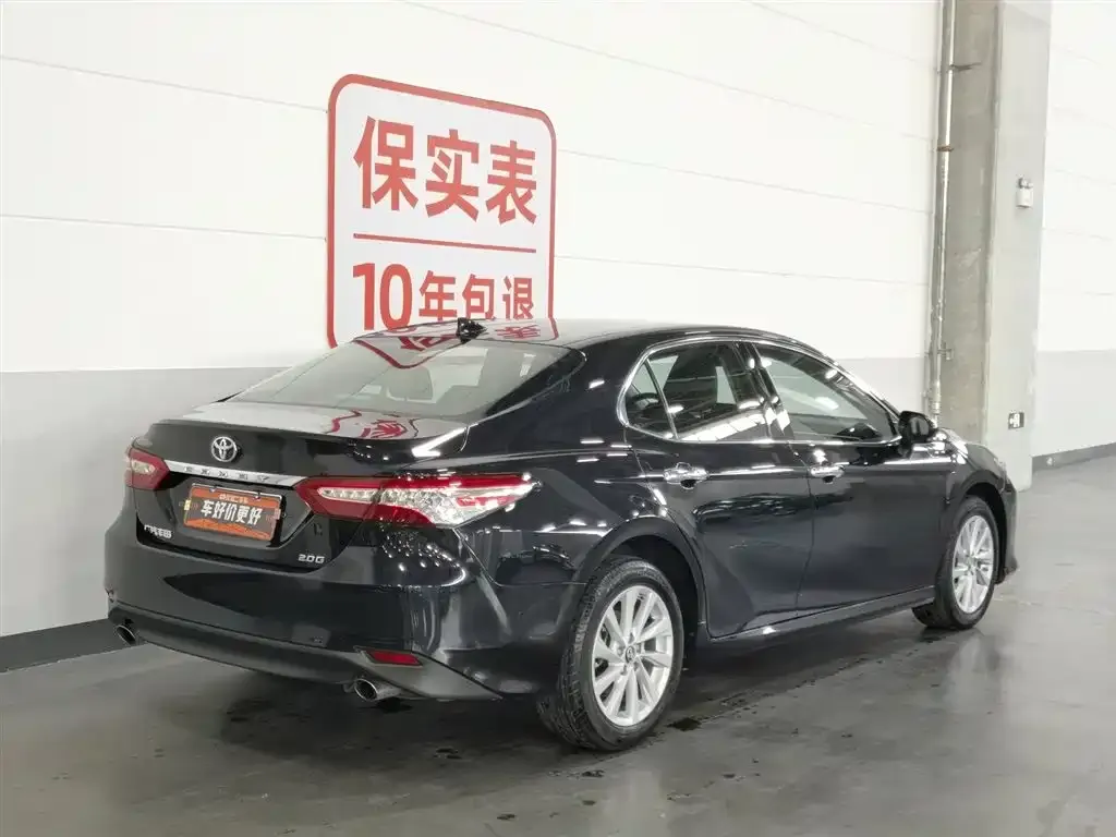 Toyota Camry — фото 5