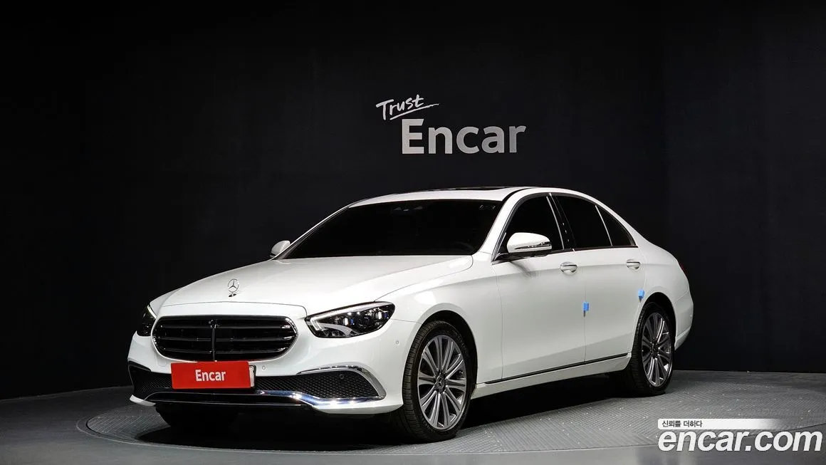 Mercedes-Benz E-Class — фото 1