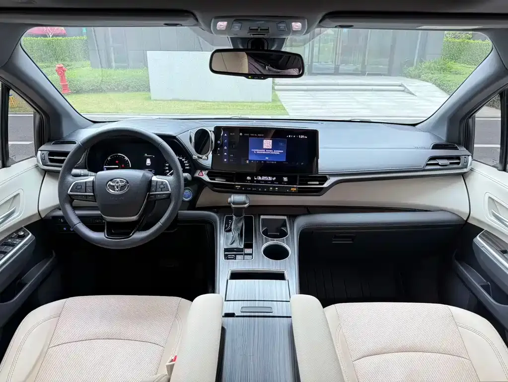 Toyota Sienna — фото 5