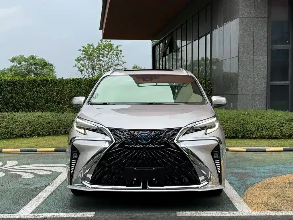 Toyota Sienna — фото 10
