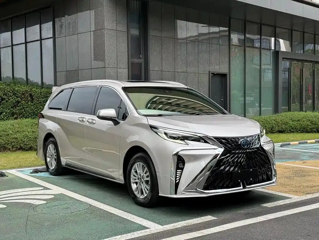Toyota Sienna — фото 6