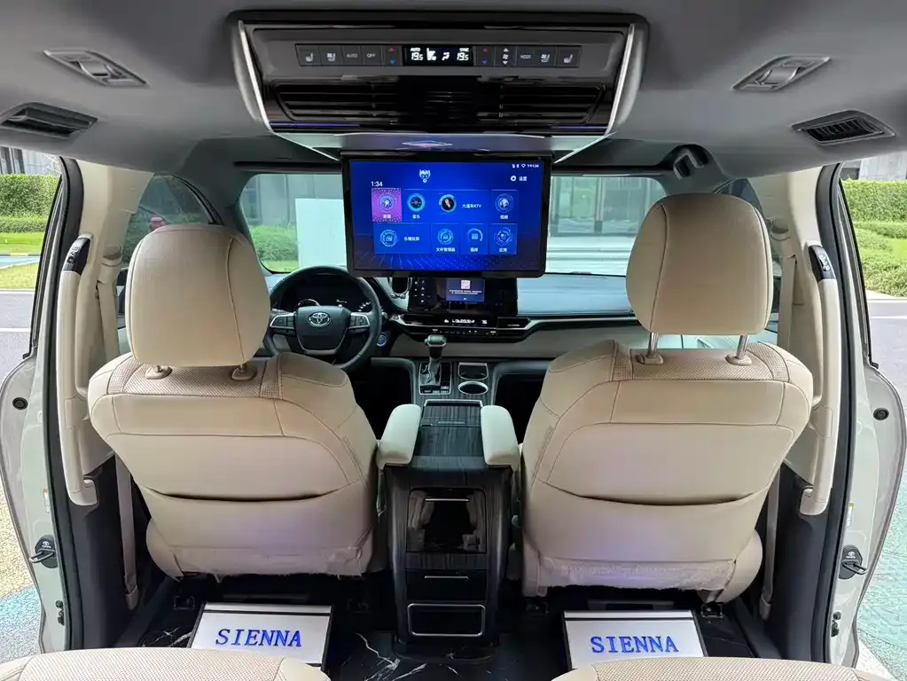 Toyota Sienna — фото 3