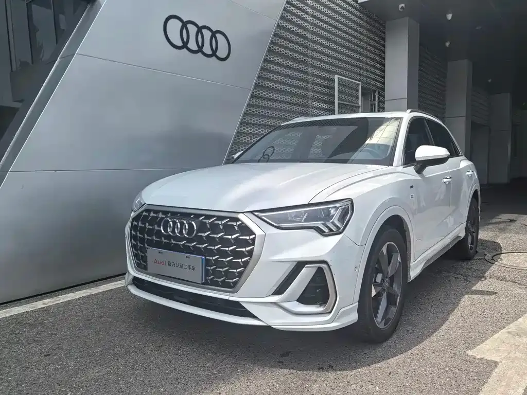 Audi Q3 — фото 1