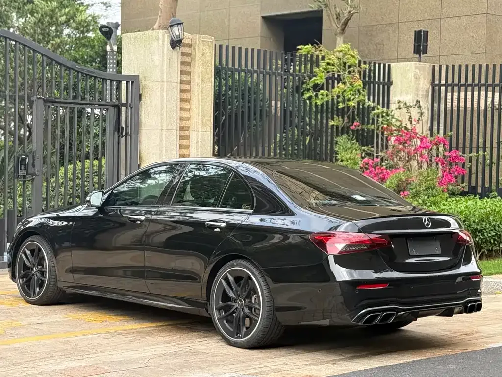 Mercedes-Benz E-Class AMG — фото 9