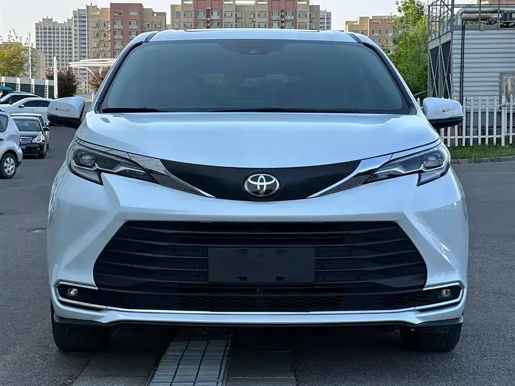 Toyota Sienna — фото 7