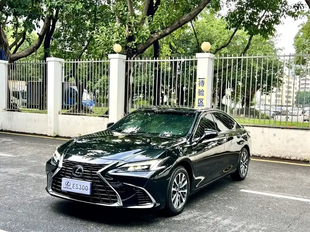 Lexus ES — фото 1