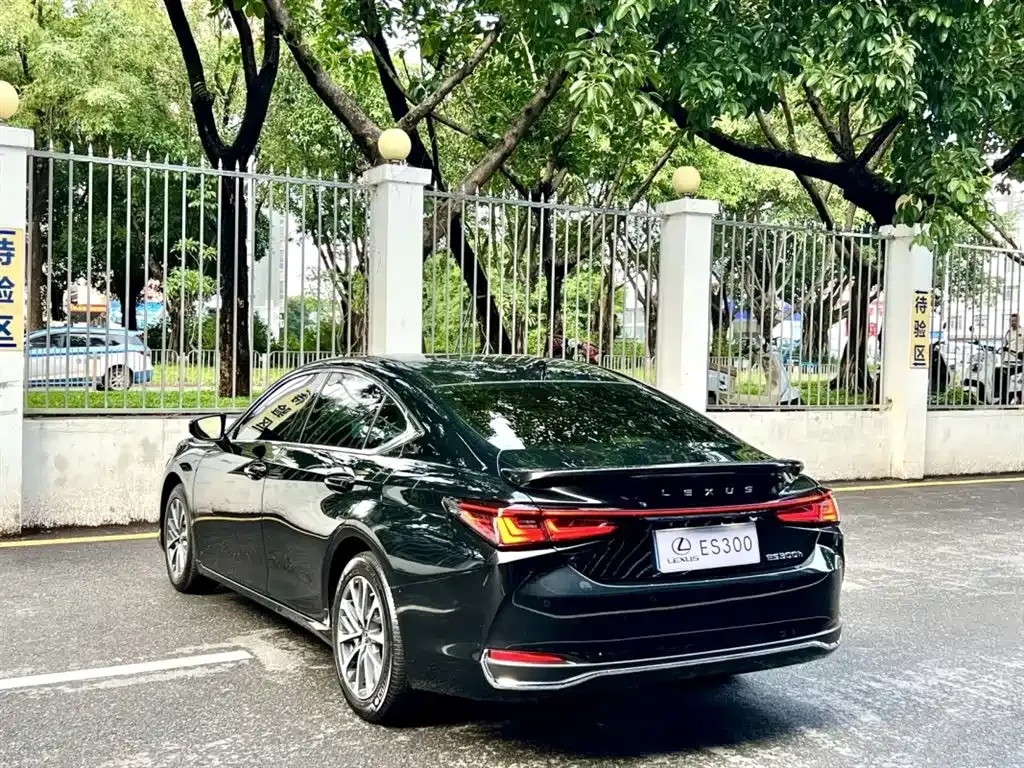 Lexus ES — фото 7