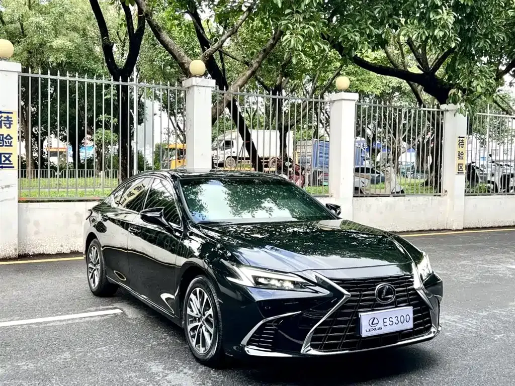Lexus ES — фото 8