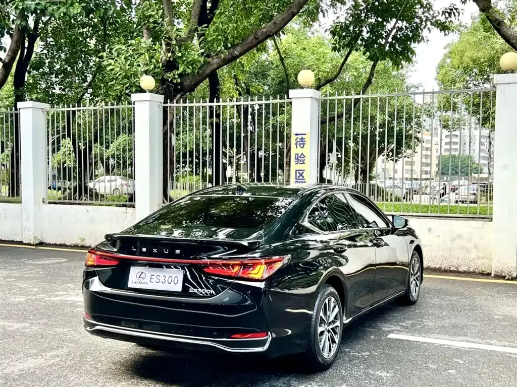 Lexus ES — фото 5