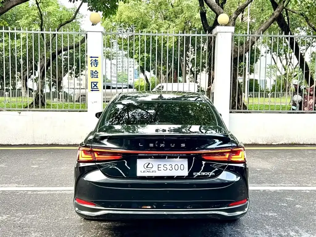 Lexus ES — фото 10