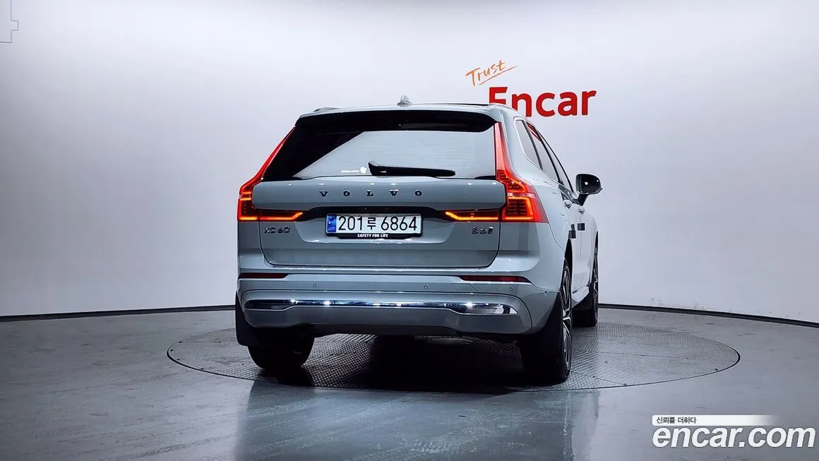 Volvo XC60 — фото 6