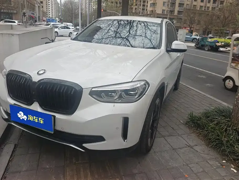 BMW iX3 — фото 1