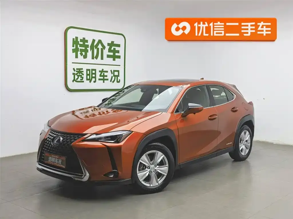 Lexus UX — фото 1