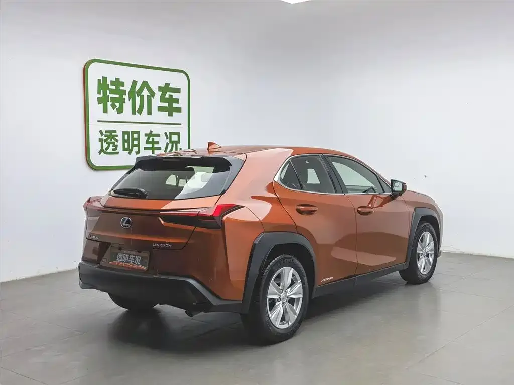 Lexus UX — фото 4