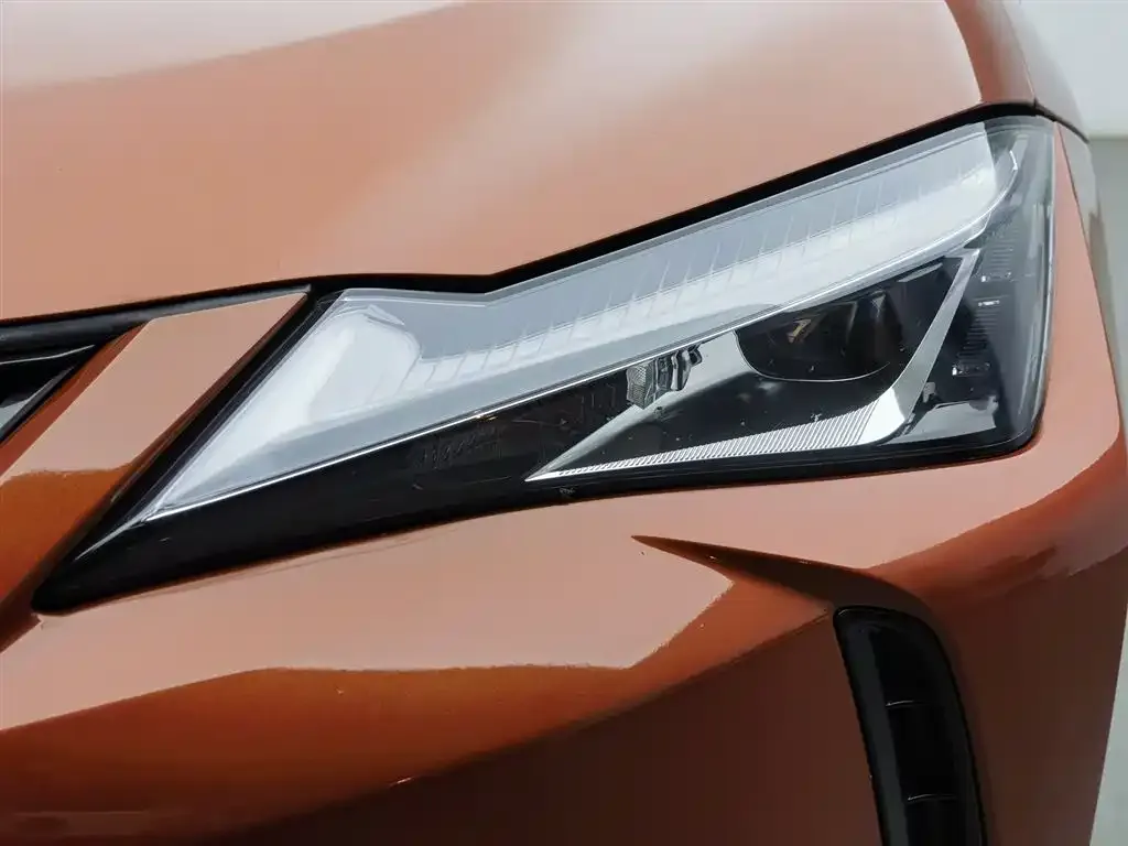 Lexus UX — фото 3