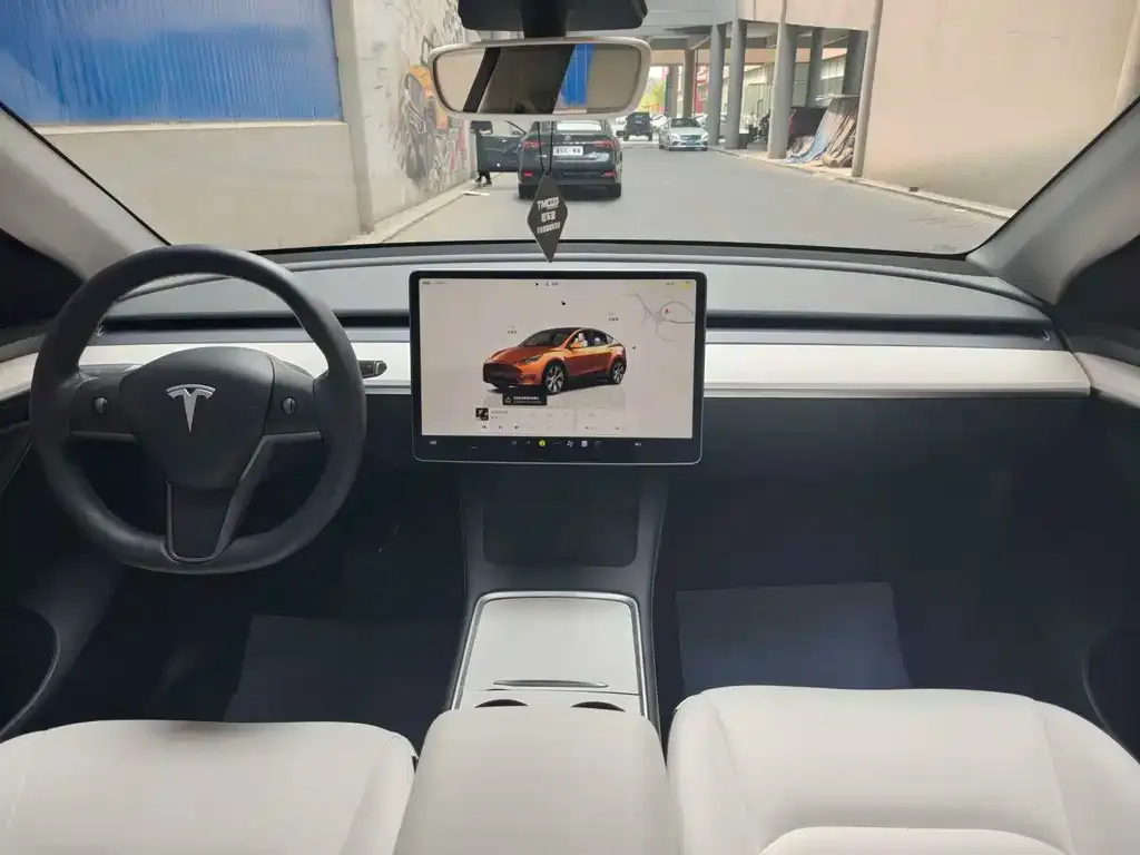 Tesla Model Y — фото 3