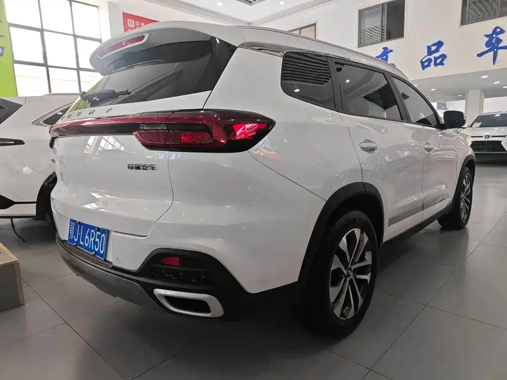 Chery Tiggo 8 — фото 9