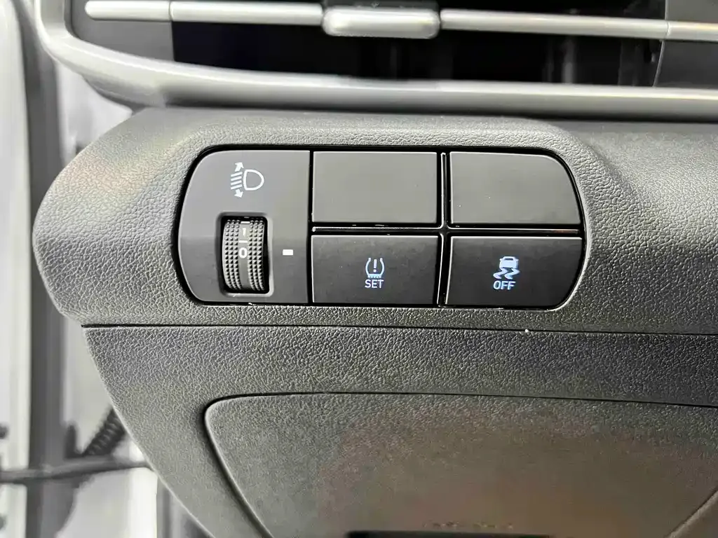 Hyundai Elantra — фото 10