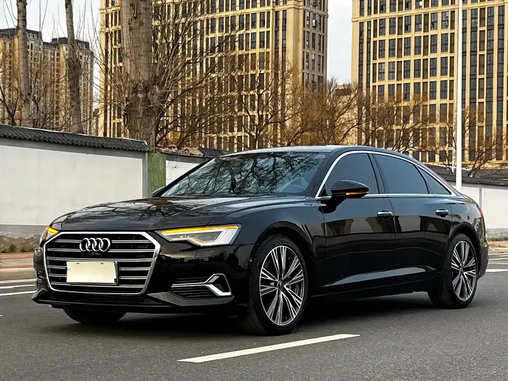 Audi A6L — фото 1