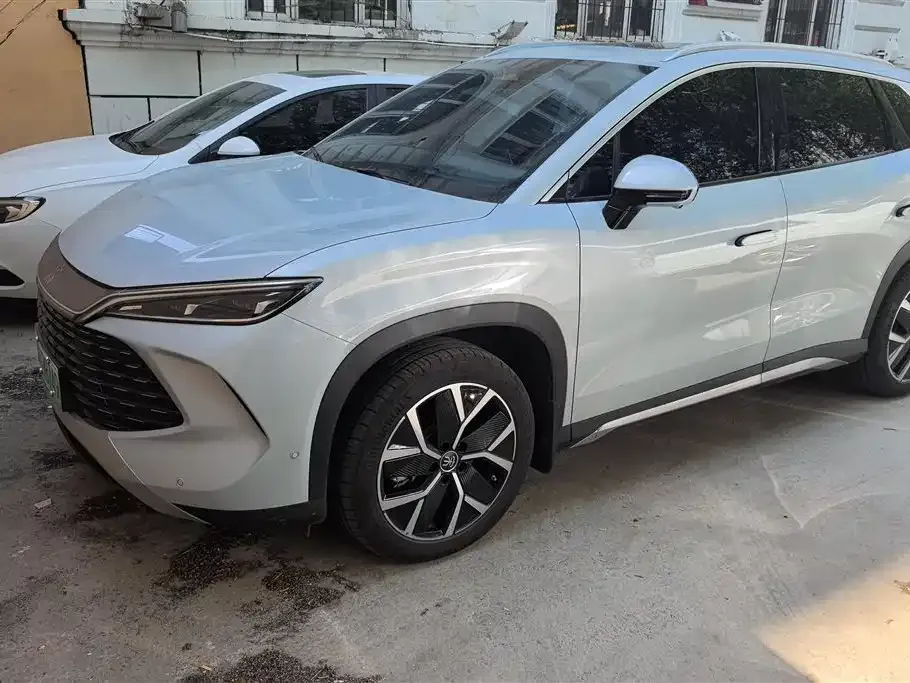 BYD L DM-i — фото 1