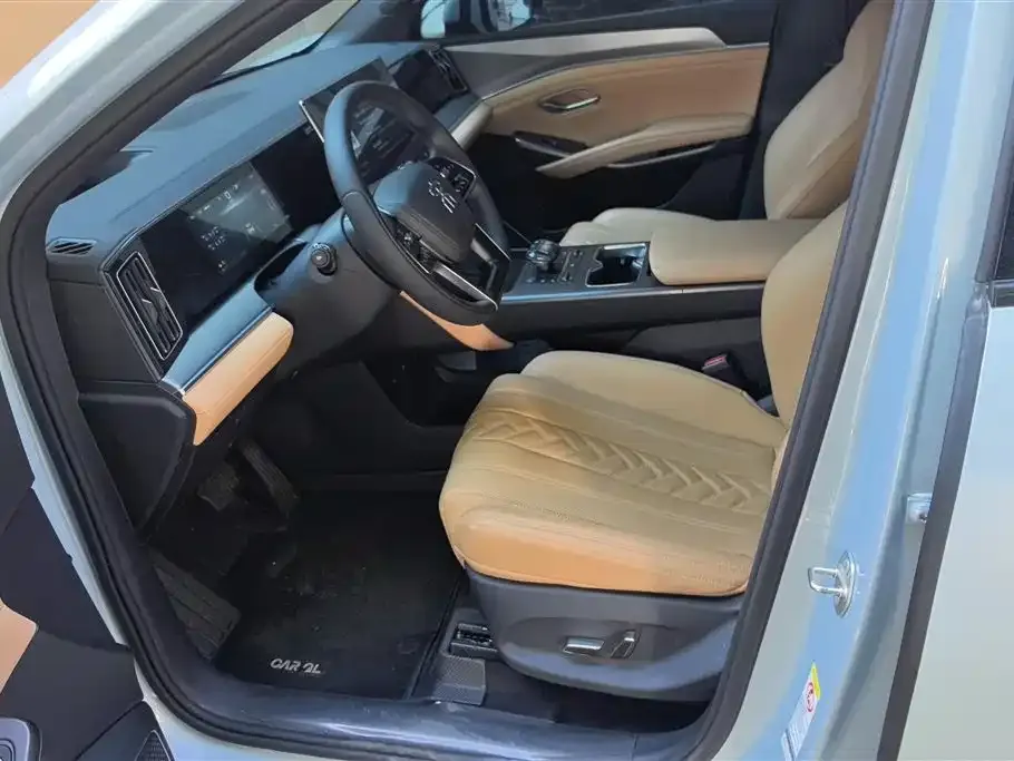 BYD L DM-i — фото 3
