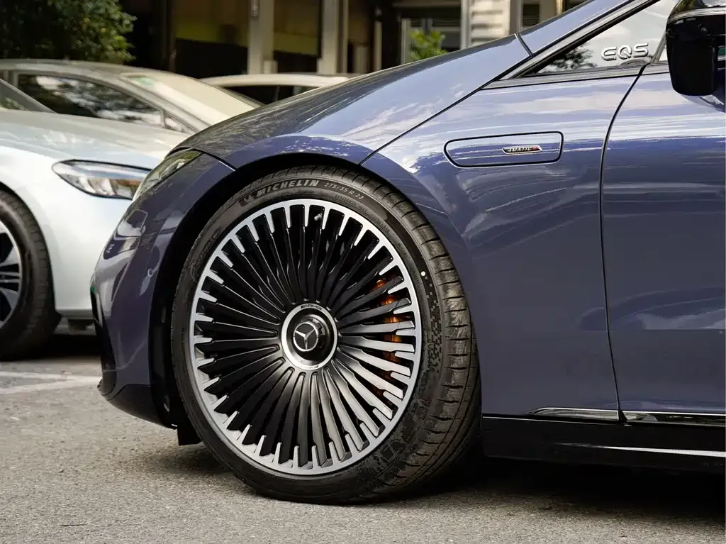 Mercedes-Benz EQS AMG — фото 9