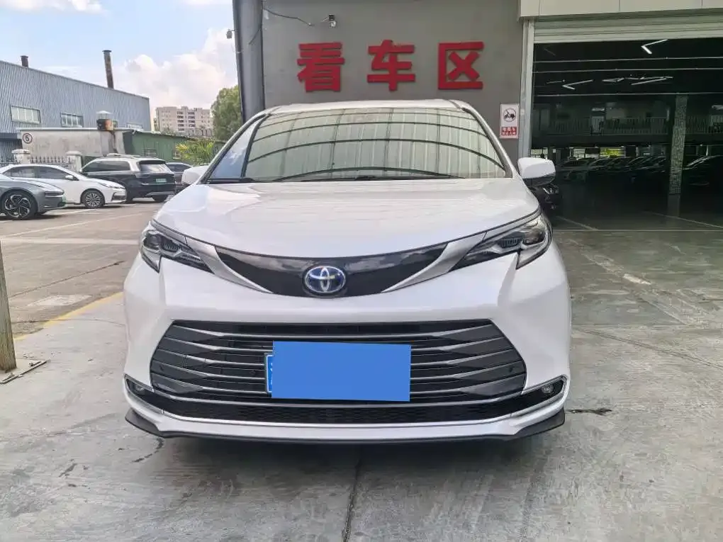 Toyota Sienna — фото 4