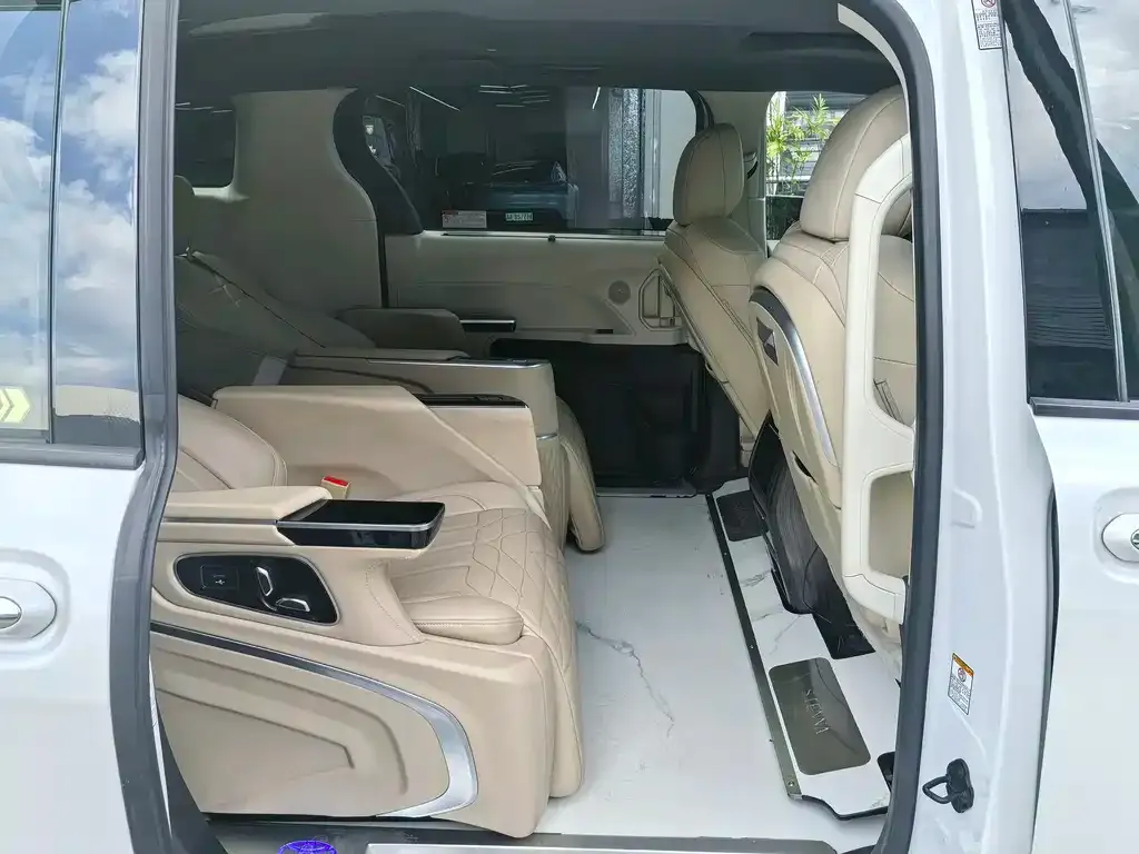 Toyota Sienna — фото 5