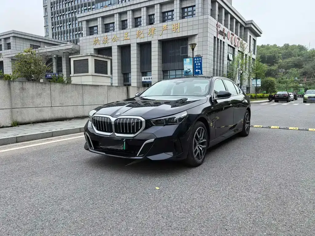 BMW i5 — фото 1